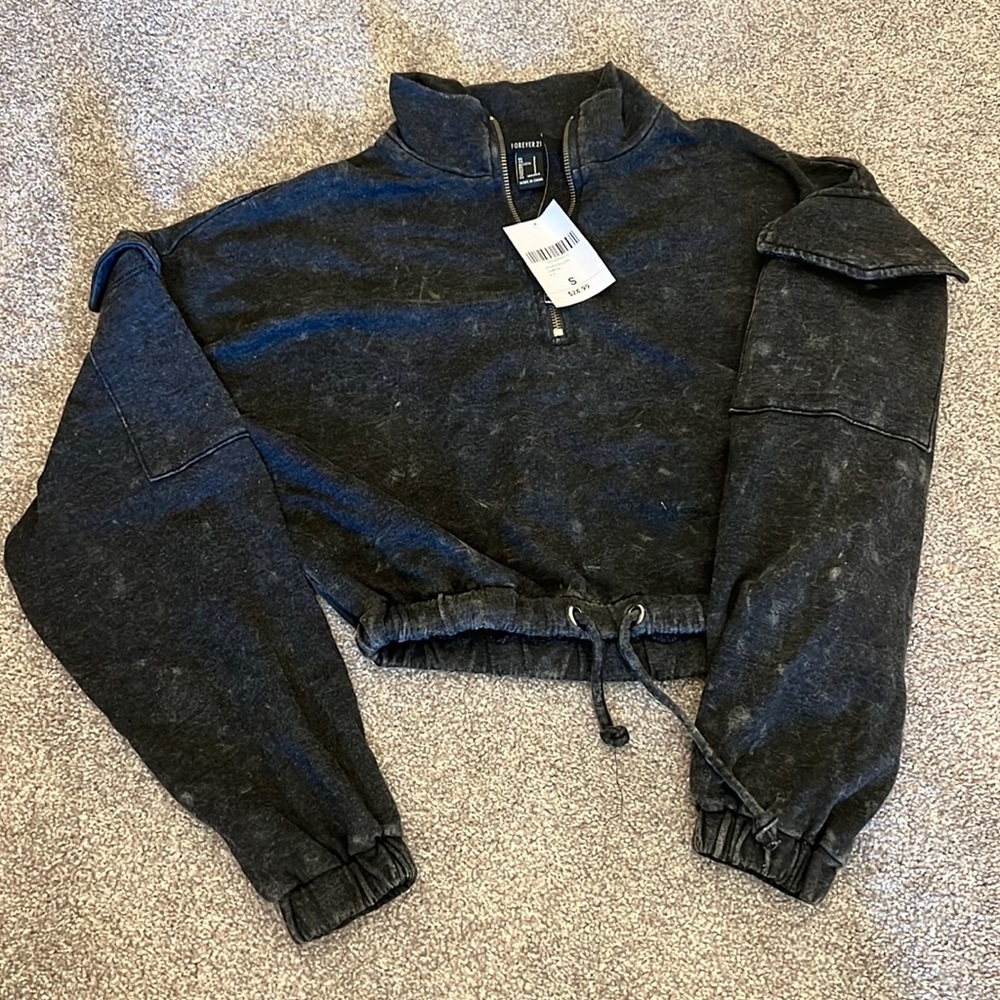 NWT Small Forever 21  cropped athletic pullover